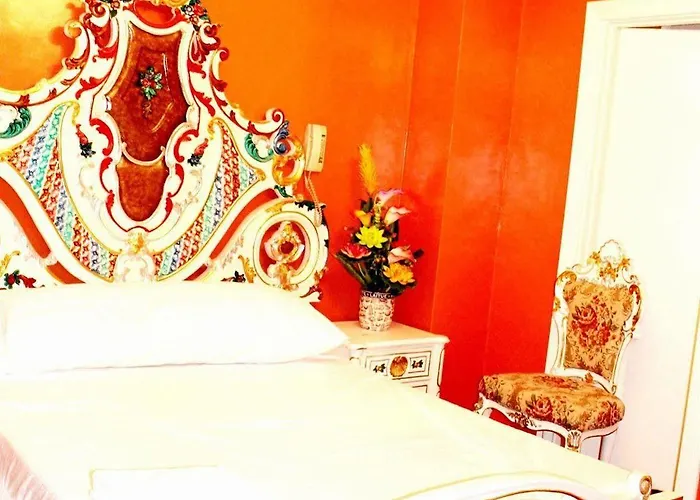 Bed & Breakfast Venetian Manila